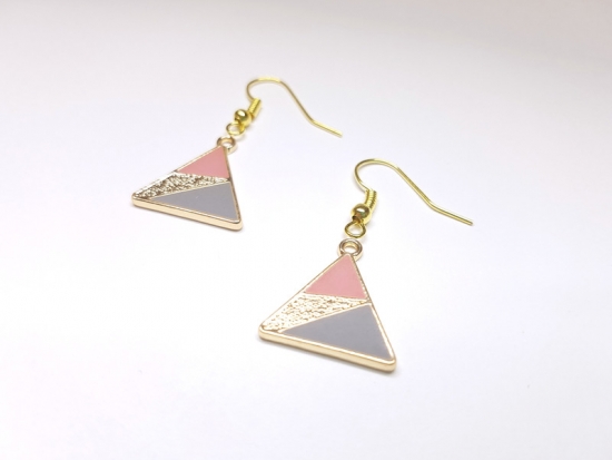 Preview: Geometrische Ohrringe hell goldfarben Dreieck